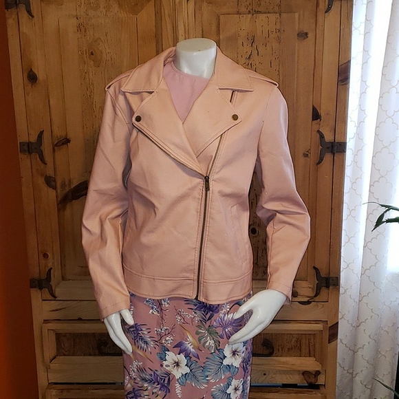 Skirt, top and vegan leather jacket combo - Picture 12 of 16